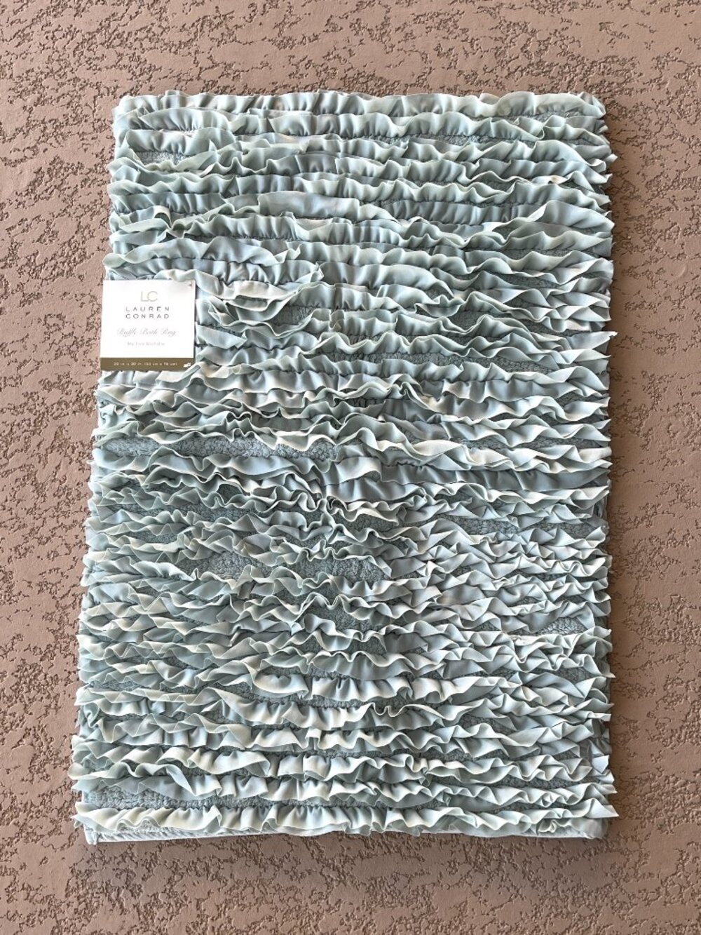 New LC Lauren Conrad Ruffle Bath Rug Mat - Picture 2 of 8